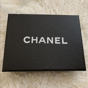 Chanel caviar wallet with gold emblem